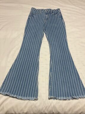 Cello Blue Pinstripe Wide-Leg Jeans. Size 7/8 Stetch